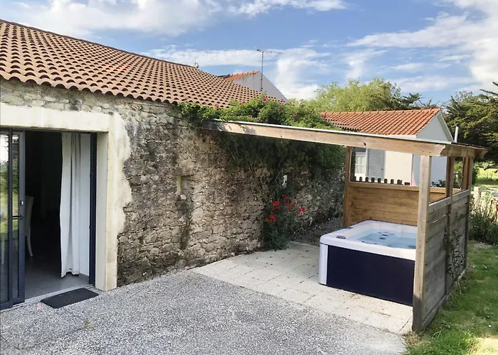 Renove Avec Spa, Piscine Chauffee, Wifi Et Acces Handicapes Au Coeur Du Marais Breton - Fr-1-426-321 * Soullans